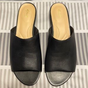 Clarks Artisan black sandals - Size 7M